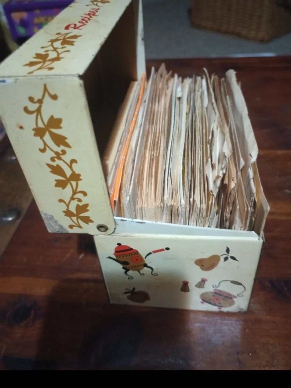 Cream Vintage Recipe Card File Box with Decorative Kitchen Motif